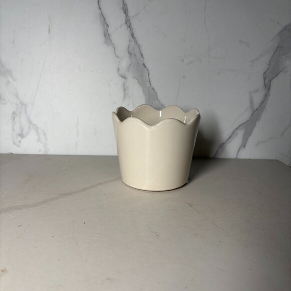 Mainstays Scallop Ceramic Planter White Pot – 4 Inch - Picture 2 of 4